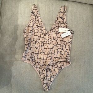 NWT Contour aritiza bodysuit in fawn/ pink gull